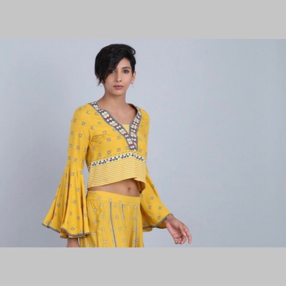 W Yellow Boho Printed Cropped Top Bell Sleeves L NWT Bollywood - Picture 9 of 9